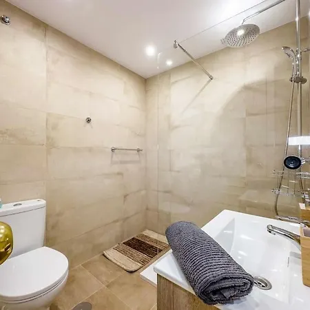 97-townhouse With Roof Terrace & Views, Apartment