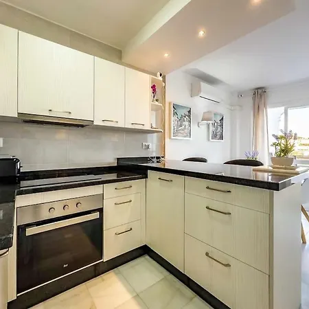 97-townhouse With Roof Terrace & Views, Apartment Marbella
