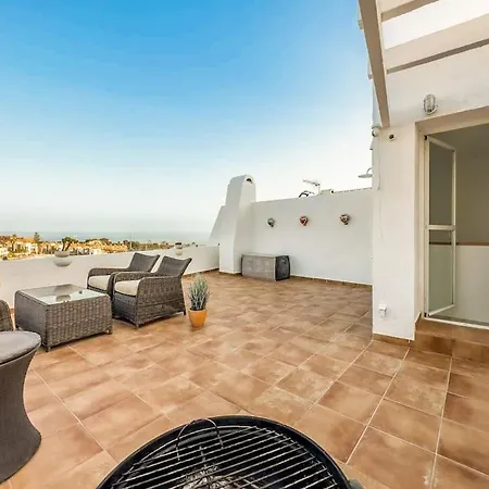 97-townhouse With Roof Terrace & Views, Marbella