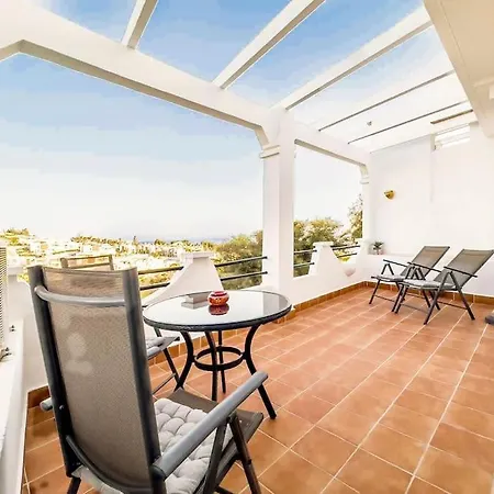 97-townhouse With Roof Terrace & Views, Apartment Marbella